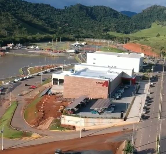 Conheça o cinema no Brasil que funciona totalmente com energia solar