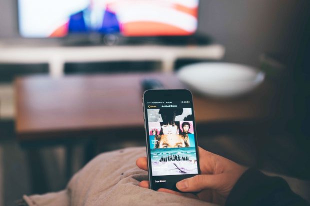 Demostrar que é possível ver TV Grátis no Celular
