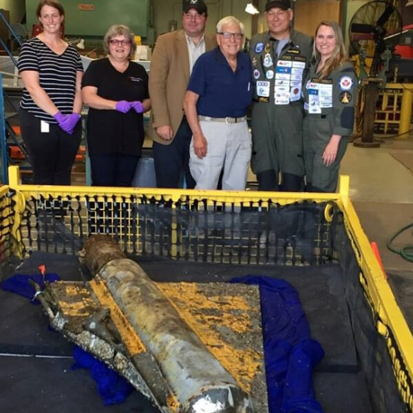 Um pequeno submarino foi encontro um objeto misterioso no Lago Ontário