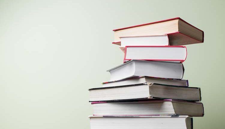 Aprenda 6 passos para organizar a sua estante de livros