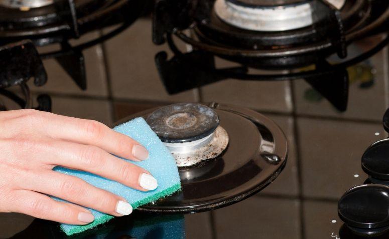 Aprenda como usar água oxigenada para limpar queimadura de panela